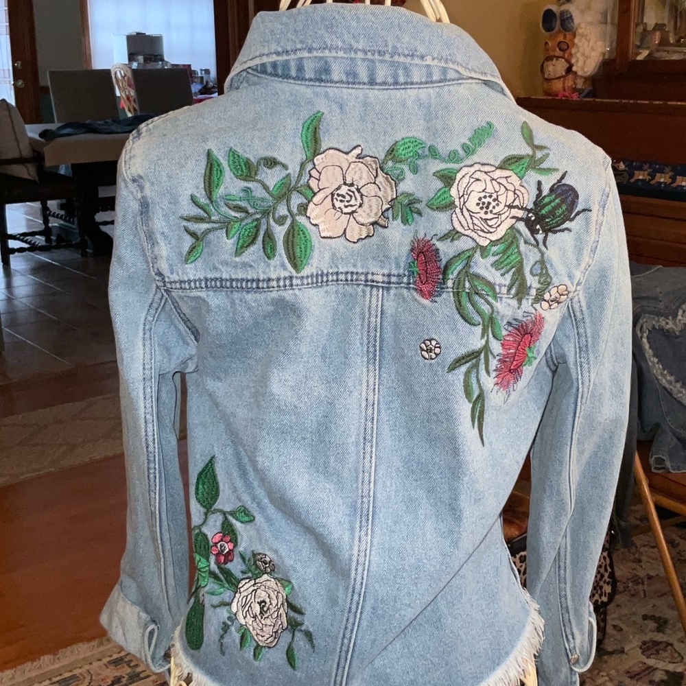 H&M X Coachella Womens Colab Denim Embroidered Jean Jacket Sz 6